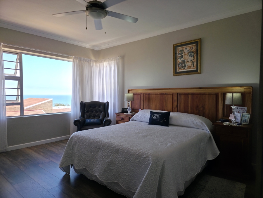 3 Bedroom Property for Sale in Wavecrest Eastern Cape